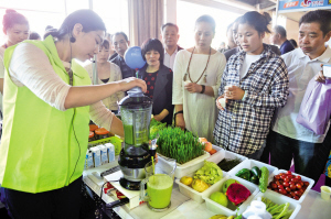 “逛吃”的魅力大 折扣展和吃货节首日迎来4万人(图1)