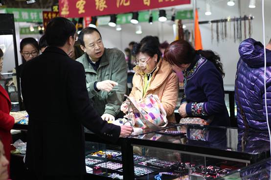 第六届山东文博会 珠宝玉石展区有亮点(图1) 第六届山东文博会 珠宝玉石展区有亮点(图1)