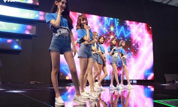 某CEO被王思聪拉黑？做直播为抢资源都蛮拼的        