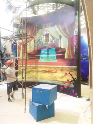 探班CJ现场 好玩友火力全开 展台搭建进行中