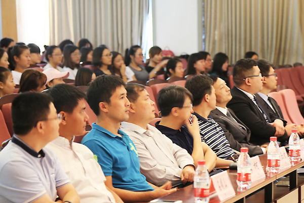 青岛国际家具展为会展师生颁发2016年度奖(图3)