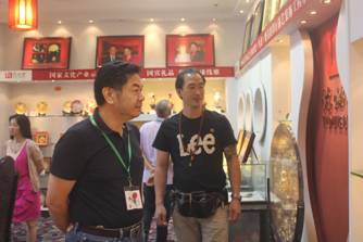 胡存钦和毛祚胜亲临“华夏工匠精神论坛”展(图2)